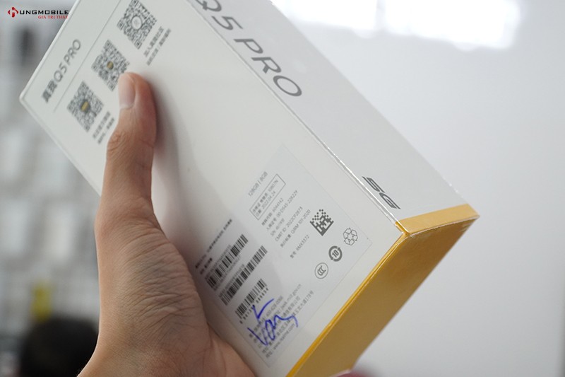 dt-realme-q5-pro-gia-re-1z