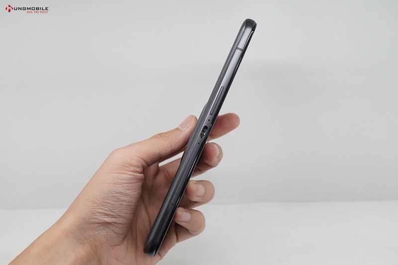 lenovo-legion-y90-gia-re-13