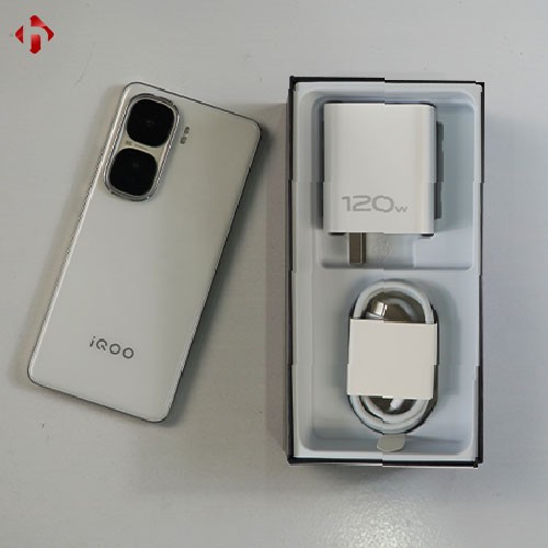 vivo-iqoo-neo10-hungmobile-2