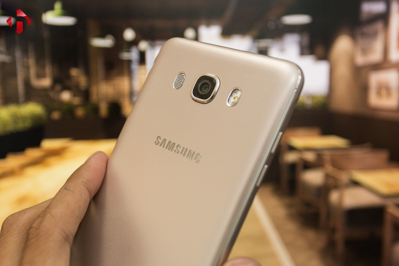39Go99 Galaxy J7 2016