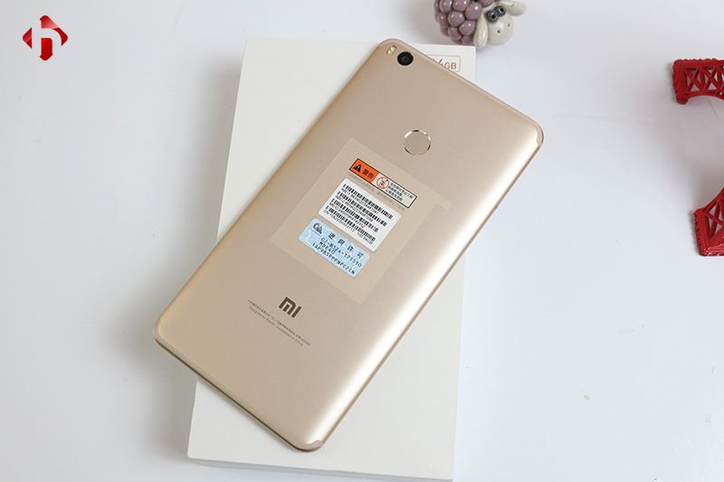 Thiết kế mặt sau của Go998 Mimax 2