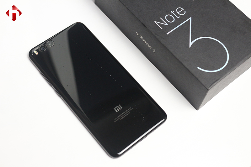 Mặt sau Mi Note 3