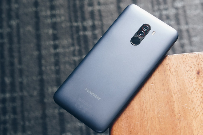 Mặt lưng bằng nhựa của pocophone f1