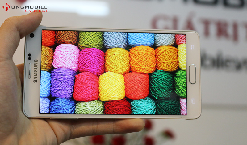 Note 4 sở hữu thiết kế đẹp với viền kim loại