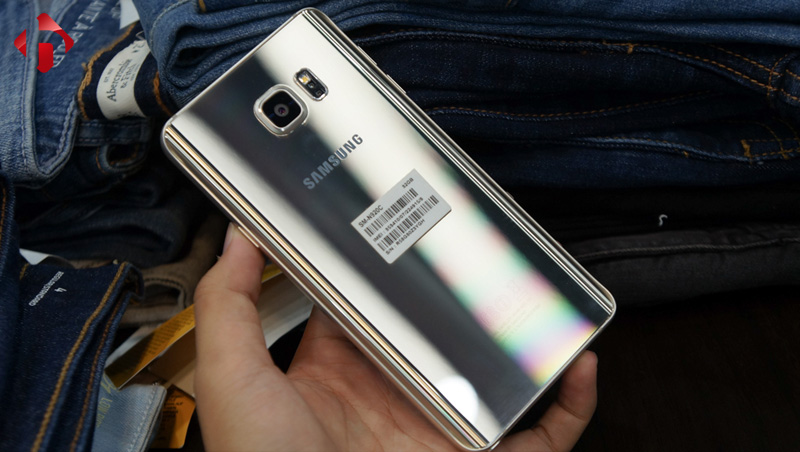 Thiết kế mặt sau hoàn hảo của Galaxy Note 5