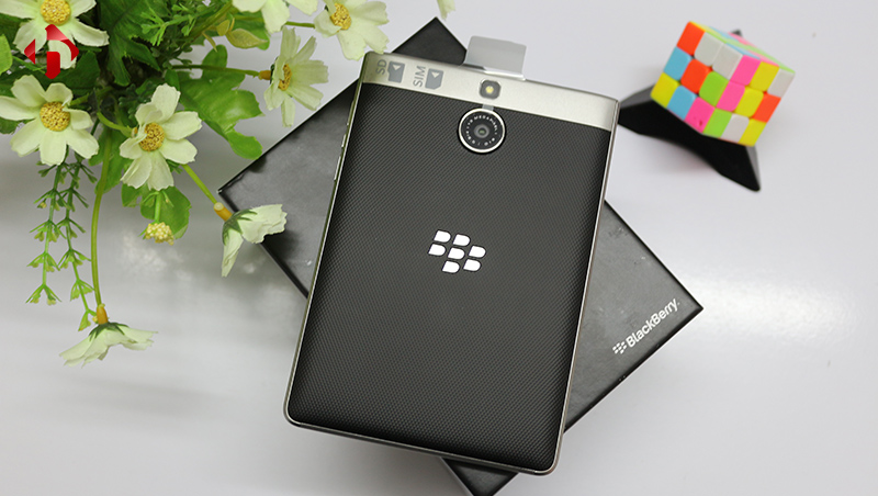 Mặt lưng Blackberry Passport silver