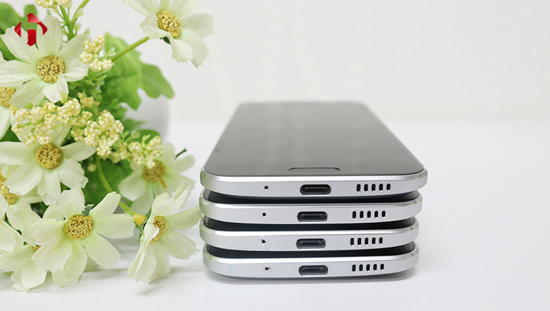 Đỉnh dưới của HTC 10